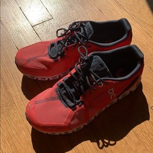 On cloud women’s sneakers size 6.5 gently used